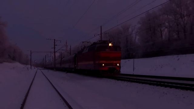 Электровоз ЧС2Т-1012 с поездом смотреть онлайн