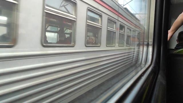 Электропоезд ЭТ2М-093 прибывает к о.п. Речной Вокзал смотреть онлайн