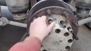 Замена задних тормозных дисков на MAN TGS часть 1