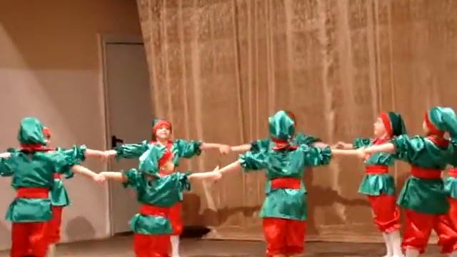 Танец гномиков смотреть онлайн