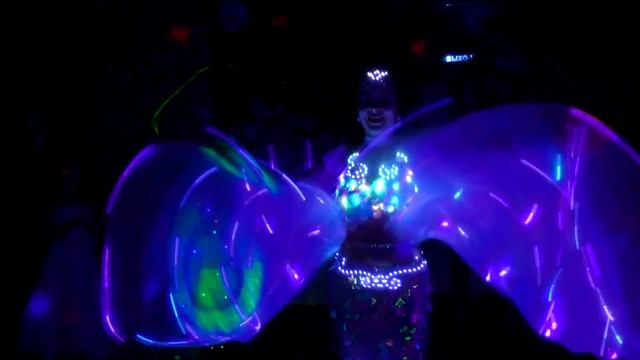 "Северное сияние". Светодиодное шоу NEW. Пиксельные крылья смотреть онлайн