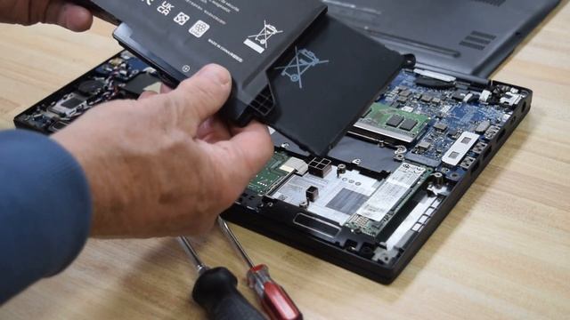 Dell Latitude 7480 Laptop Battery Replacement смотреть онлайн