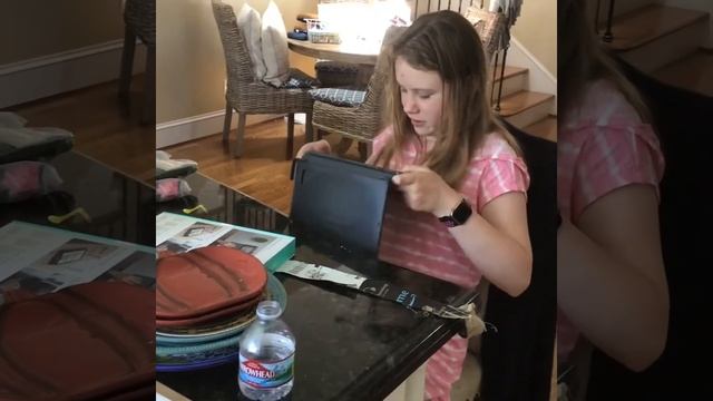 Unboxing the logitech slim folio keybord смотреть онлайн