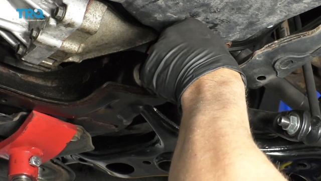 How to Replace Front Lower Control Arm 06-18 Toyota RAV4 смотреть онлайн