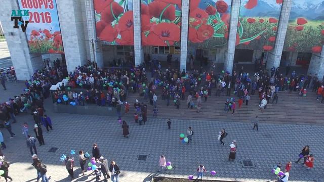 Празднование Нооруза на площади Ала Тоо с высоты птичьего полета смотреть онлайн