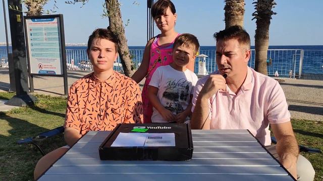 УРА! ПРИШЛА ПОСЫЛКА ОТ ЮТУБ - ЧТО В НЕЙ? МЫ САМЫЙ ПОПУЛЯРНЫЙ КАНАЛ В АНТАЛИИ /Серебряная кнопка Юту смотреть онлайн