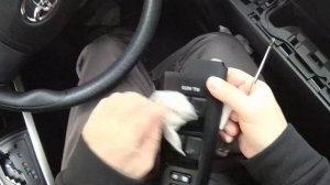 Разбираем обшивку водительской двери Тойота Фиелдер