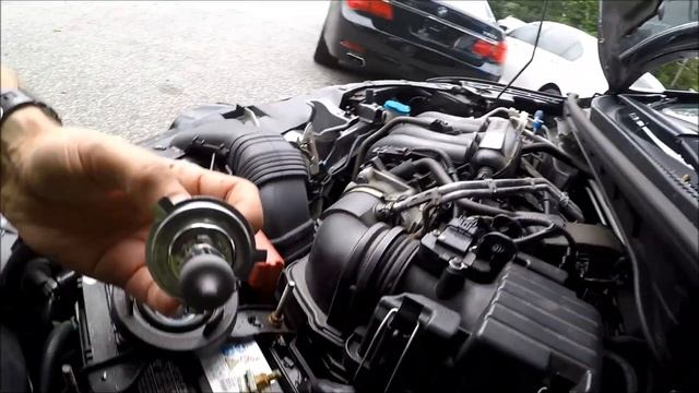 How to replace change Headlight bulb in Honda Fit 2014 and up смотреть онлайн