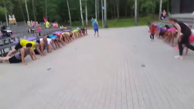 Group outdoor training. ЭСТАФЕТЫ. Групповая тренировка на улице. смотреть онлайн