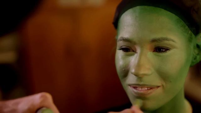 Miss Iowa Nicole Kelly becomes Elphaba | WICKED the Musical смотреть онлайн