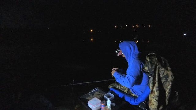 Ловля леща ночью.Словили 14 кг на фидер смотреть онлайн