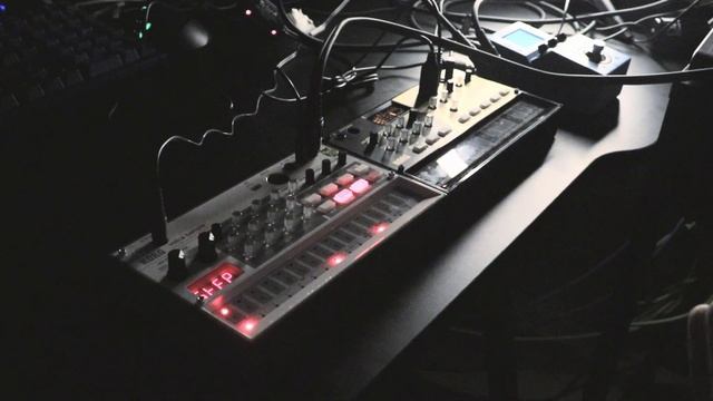Euclidean Ambient Techno // Volca Drum, Volca Sample, Zoom MS70-CDR смотреть онлайн