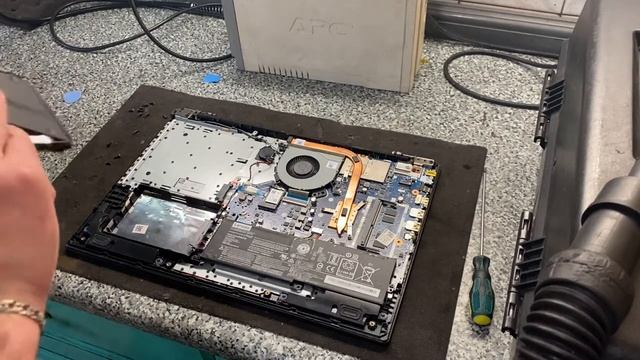 Ноутбук Lenovo, замена SSD на новый SSD