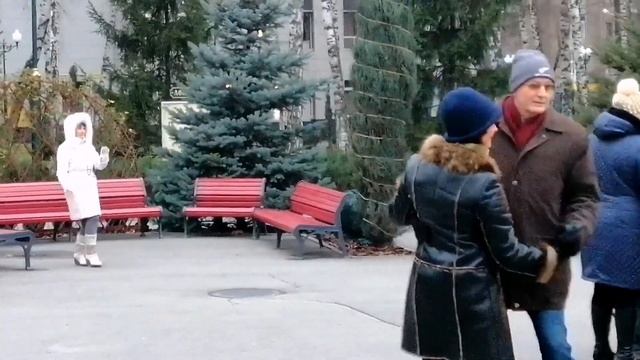 Ой рябинушка Танцы в парке Горького Харьков Декабрь 2021 смотреть онлайн