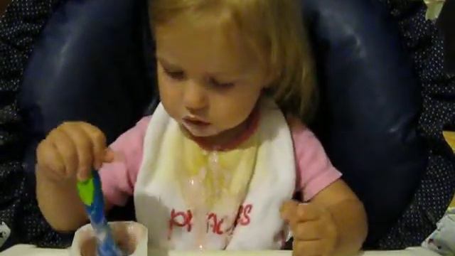 video 20110924 002 Abby eats yogurt смотреть онлайн