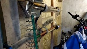 Приспособление для хранения лопат,грабель и др