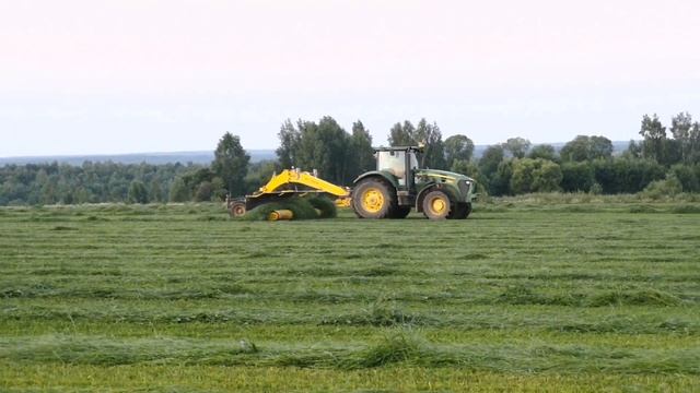 косим траву райграс на трех самаходках трактор JOHNDEERE