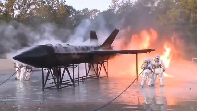 Спасатели пожарной команды учения на аэродроме Firefighter смотреть онлайн