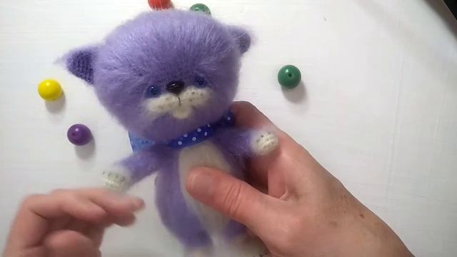Сиреневый котик с большой головой, на каркасе, можно повесить на монитор смотреть онлайн