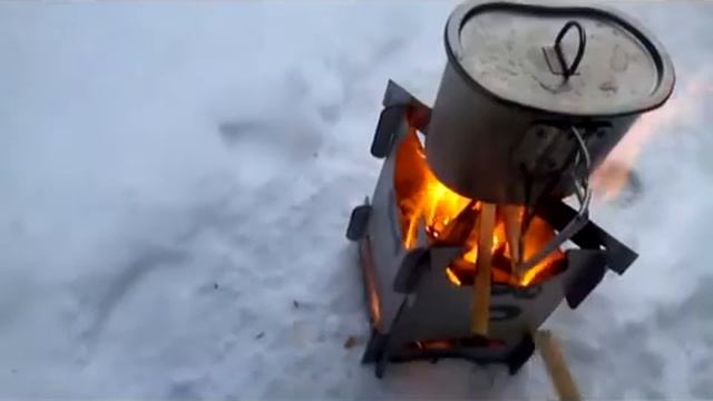 Титановая печка-щепотница с Ганзы, бельгийский котелок, и Mora Pro C смотреть онлайн