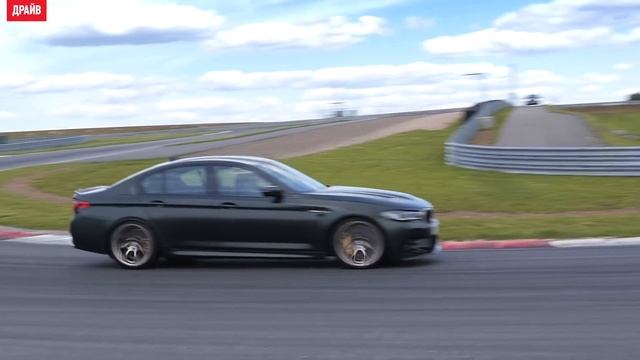 BMW M5 CS vs 2021 Porsche Panamera Turbo S тест-драйв с Михаилом Петровским смотреть онлайн