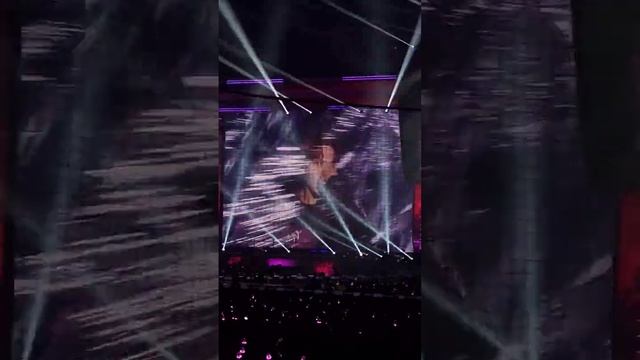STRAY KIDS PERFORMING SOCIAL PATH смотреть онлайн