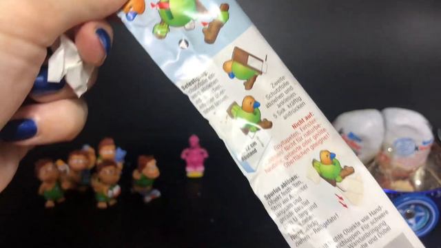 Распаковка синей машинки раритетных киндеров пещерная семейка смотреть онлайн