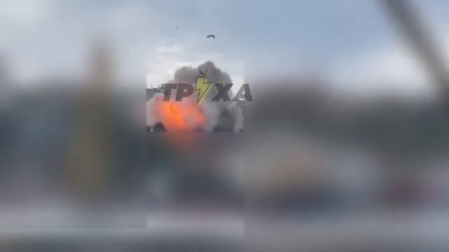 Moment Iranian Shahed drone use by Russia SMASHES into Ukrainian military object in Odessa смотреть онлайн
