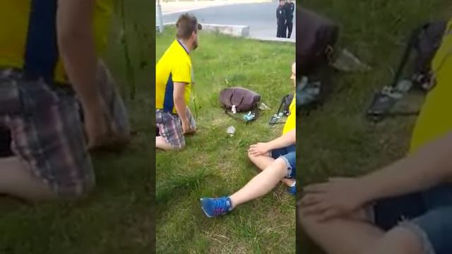Бухие Шведы спят на газоне в центре Нижнего новгорода смотреть онлайн