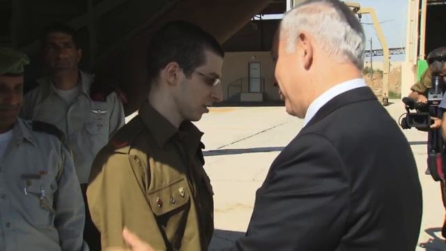 Gilad Shalit arrives at Tel Nof IAF base смотреть онлайн