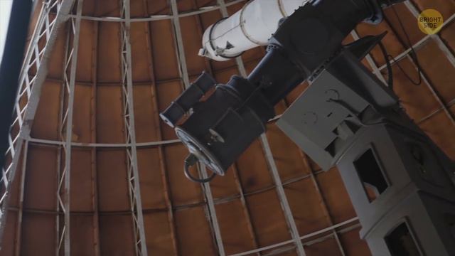 Scientists Can't Explain Unknown Material on the Moon смотреть онлайн