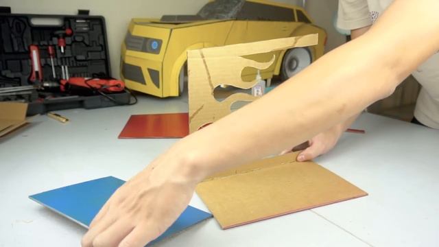 BigS_transforming #4 || How to Make OPTIMUS PRIME out of Cardboard - DIY Transformer Costume смотреть онлайн