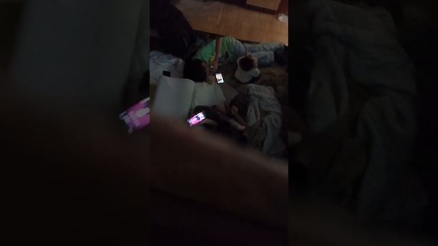 мы с моим дваёрадным братом следим за девочками смотреть онлайн