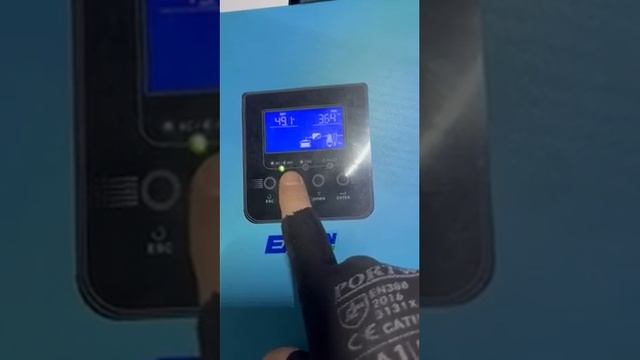 3.5 W Гибридный инвертор подключения.! Працуе от аккумулятора от панелей даёт в сеть ток . Автоном