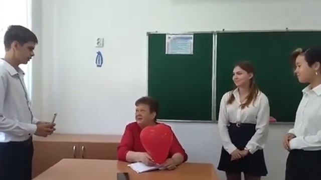 Поздравление учителей КГУ СШ №2 от учащихся 9-х классов смотреть онлайн