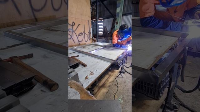 How to weld and polish stainless steel frame using Tig welding. смотреть онлайн