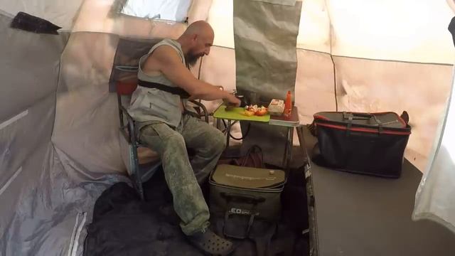 Рыбалка. Двое суток на реке. Лещи в садке, Сомики на крючке Сааховка в стакане и Быть Добру! 1 Част смотреть онлайн