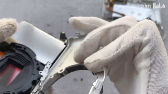 如何制作一枚CMOS钥匙扣？报废相机拆解 电子垃圾变装饰品 смотреть онлайн