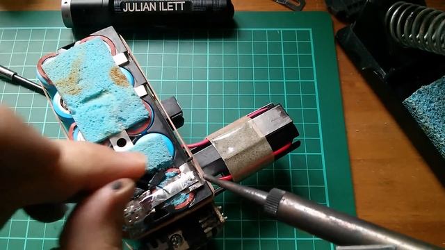 Fixing 18V 2.4Ah Ryobi Lithium Power Tool Batteries смотреть онлайн