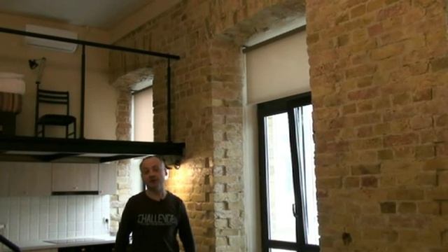 Моя работа - рулонные шторы открытого типа в проёме окна квартиры с необычным интерьером смотреть онлайн