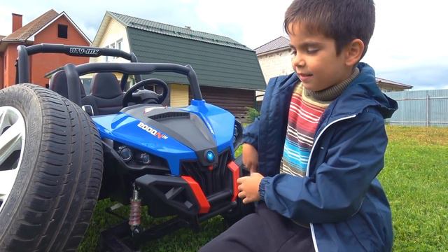 children play with cars and put a big wheel смотреть онлайн