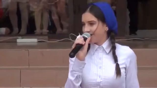 Современная эстрада-отдывает, очень красивое ,живое исполнение!!! До слёз)