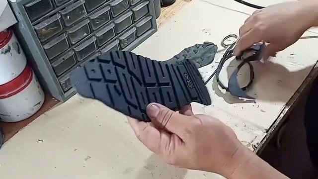 Cambio de suela en zapatilla deportiva. смотреть онлайн