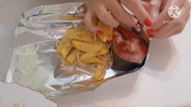 ??КРАСНАЯ РЫБА ЗАПЕЧЁННАЯ В ФОЛЬГЕ.?? РЫБА В ДУХОВКЕ.??? смотреть онлайн