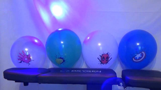 Устин стреляет и лопает воздушные шарики лазерной пушкой Железного человека