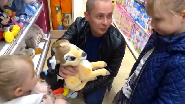 Маргарита и КРУТАЯ СОБАЧКА Лера НЕ ХОЧЕТ играть с СЕСТРОЙ ЧиЧиЛав смотреть онлайн