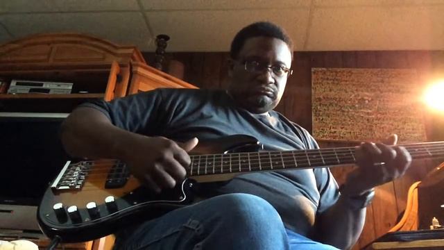 Squier Dimension V B String plus Slap смотреть онлайн