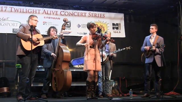 Roxanna Waltz & Black Mountain Rag- Aynsley Porchak With ETSU Bluegrass Pride Band 18 Aug 2017