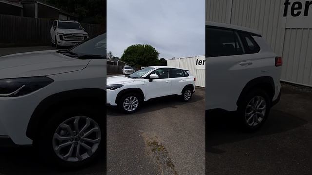 2023 Toyota Corolla Cross Hybrid Walkaround Review смотреть онлайн
