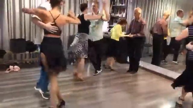 Танцуем самбу. Тренировка в ТСК Натали. 2021. Samba. Ballroom dancing practice. Russia. Tver. смотреть онлайн
